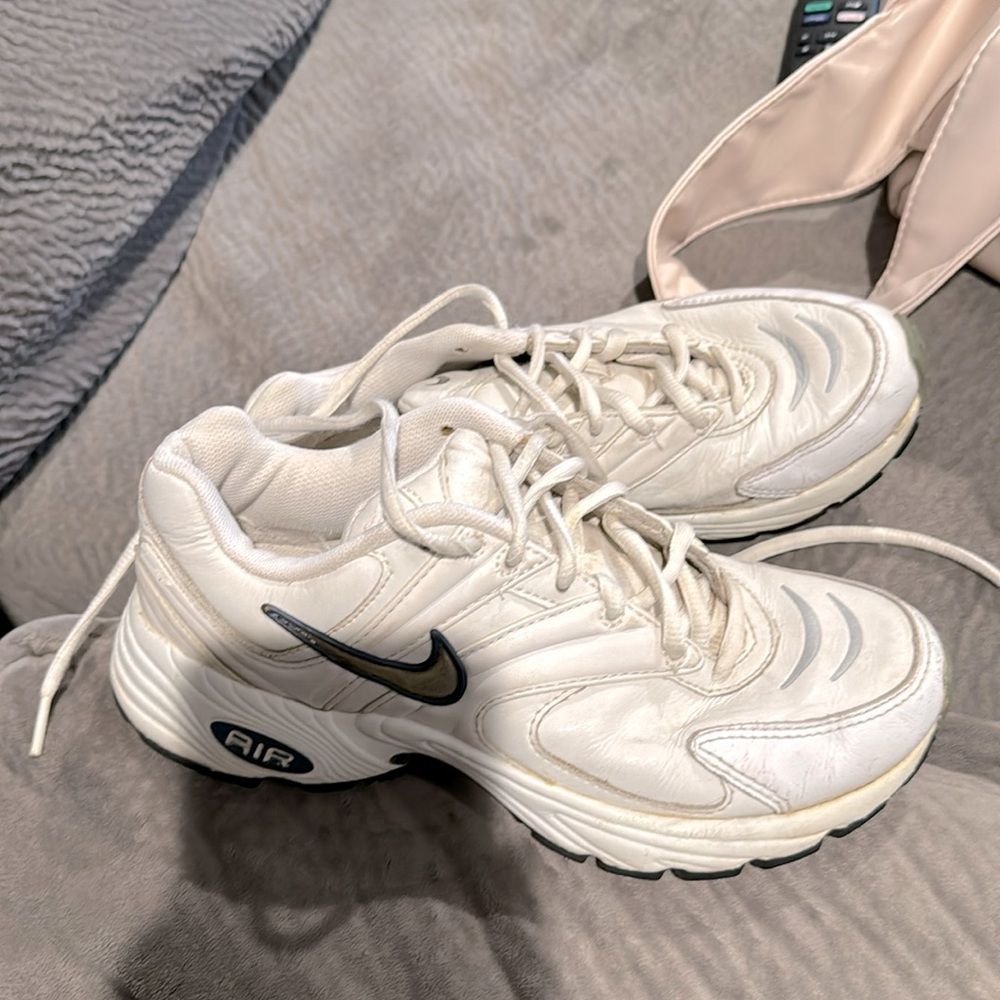 Trendy Nike Monarch 80